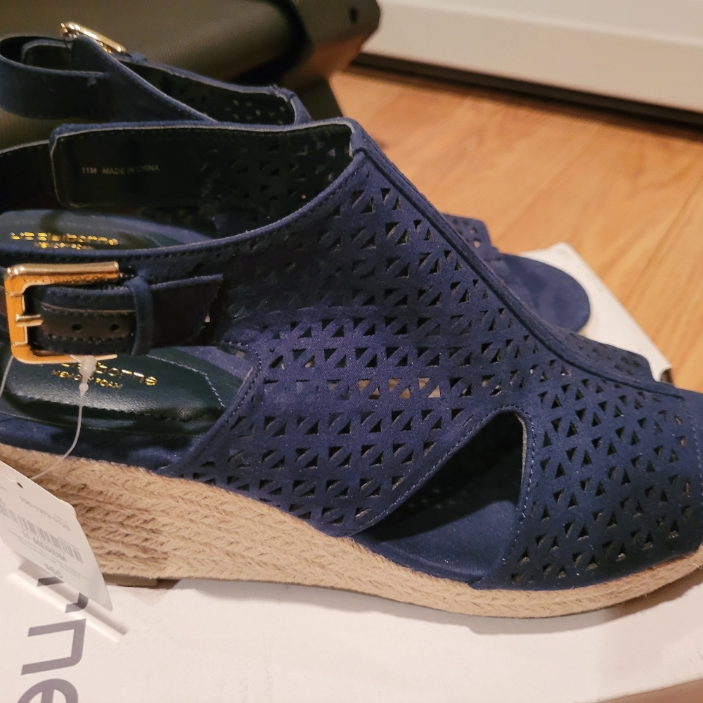 Liz Claiborne Size 11M navy